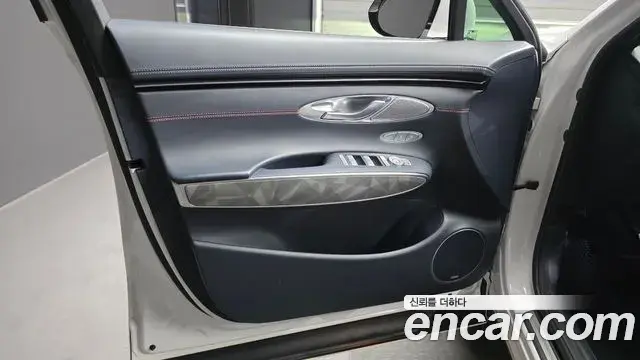 Genesis GV70 2022 — Şəkil 22/32
