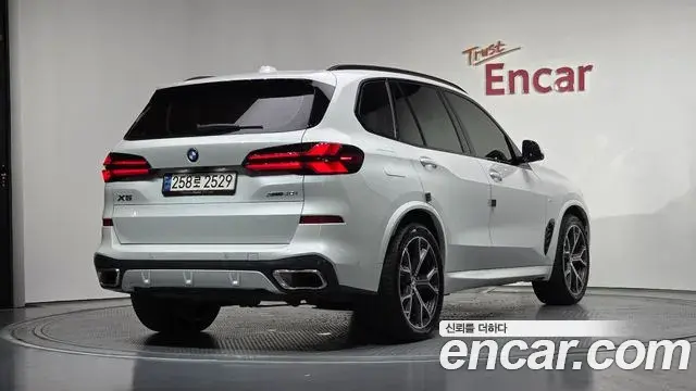 BMW X5 2024 — Photo 9/36