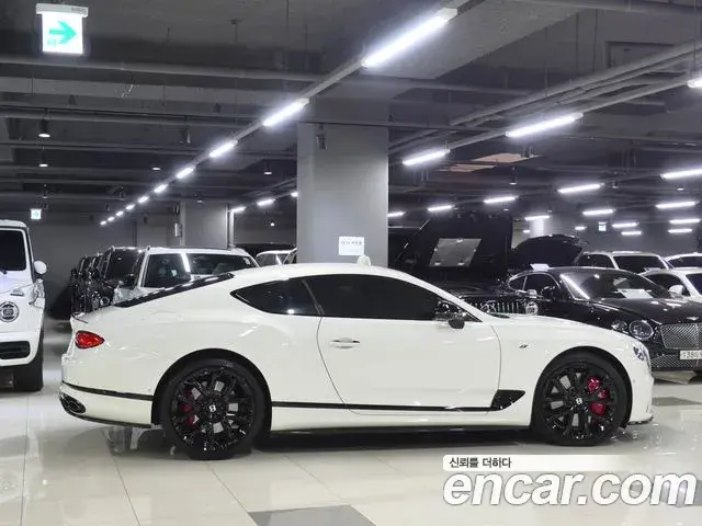 Bentley Continental GT 2023 — Фото 1/18