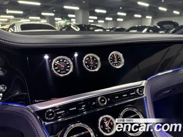 Bentley Continental GT 2023 — Фото 11/18