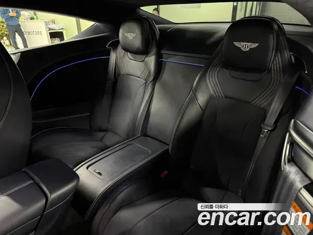 Bentley Continental GT 2023 — Фото 14/18