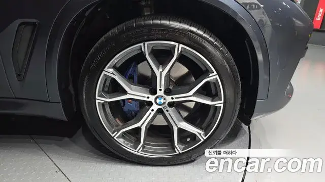 BMW X5 2022 — ფოტო 19/32