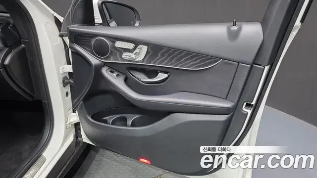 Mercedes-Benz GLC-Class 2019 — Şəkil 24/32