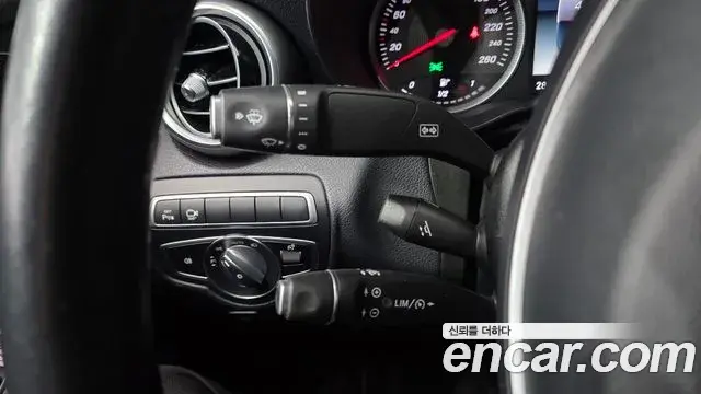 Mercedes-Benz GLC-Class 2019 — Şəkil 25/32