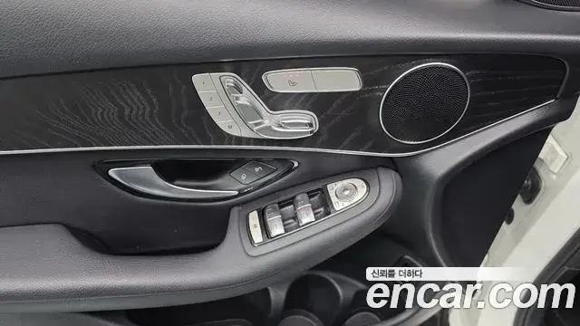 Mercedes-Benz GLC-Class 2019 — Şəkil 6/32