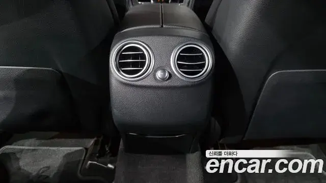 Mercedes-Benz GLC-Class 2019 — Şəkil 26/32