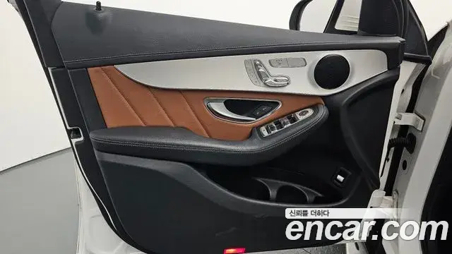 Mercedes-Benz GLC-Class 2021 — Photo 32/36