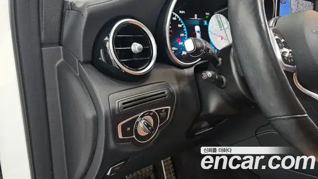 Mercedes-Benz GLC-Class 2021 — Photo 5/36