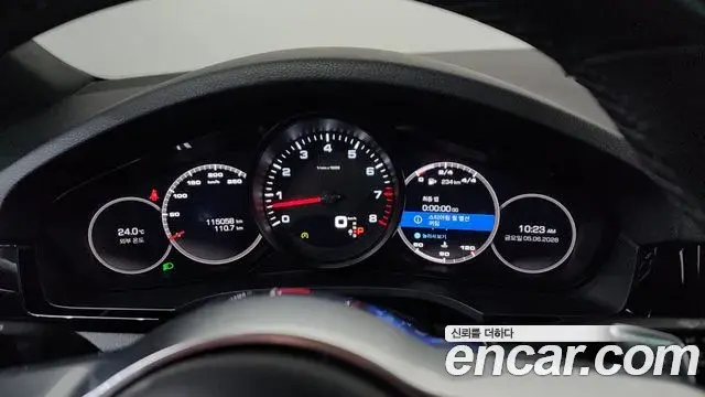 Porsche Cayenne 2020 — ფოტო 13/36