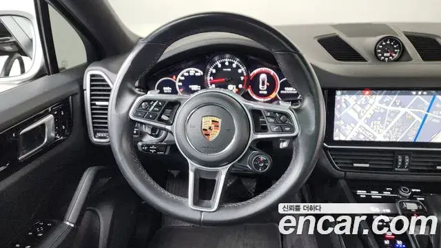 Porsche Cayenne 2020 — ფოტო 30/36