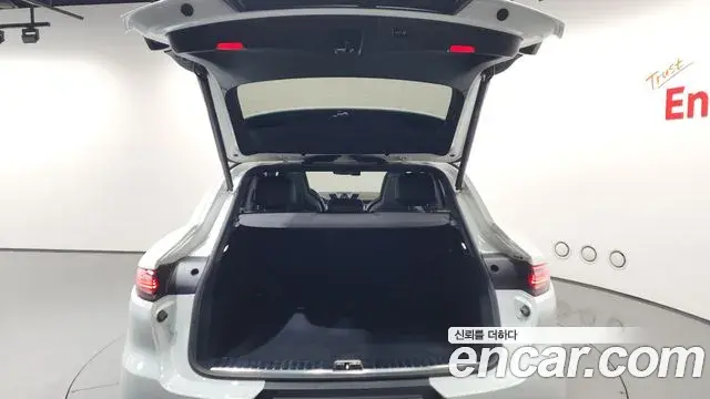Porsche Cayenne 2020 — ფოტო 23/36