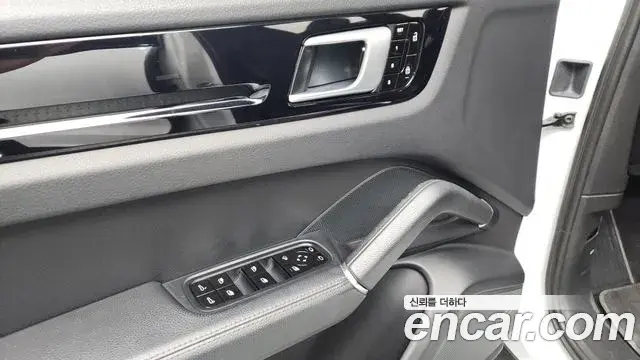 Porsche Cayenne 2020 — ფოტო 31/36