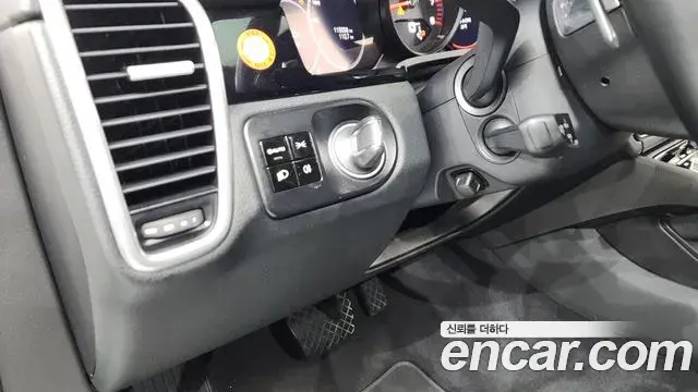 Porsche Cayenne 2020 — ფოტო 5/36