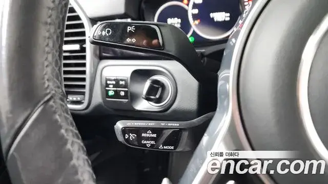Porsche Cayenne 2020 — ფოტო 32/36