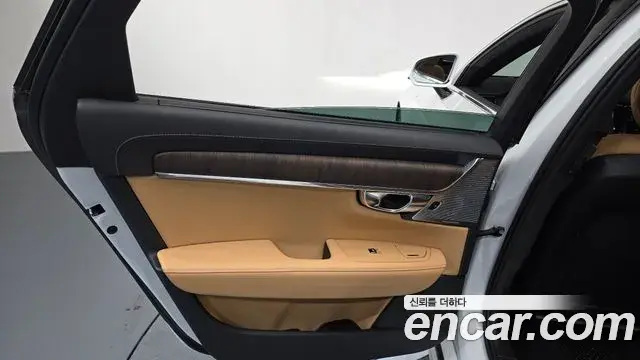 Volvo S90 2022 — Şəkil 32/34