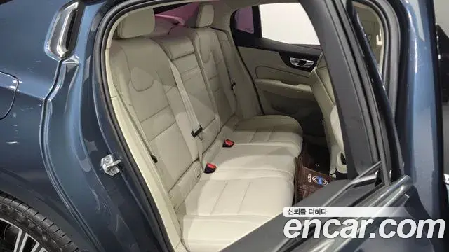 Volvo S60 2021 — Şəkil 23/31