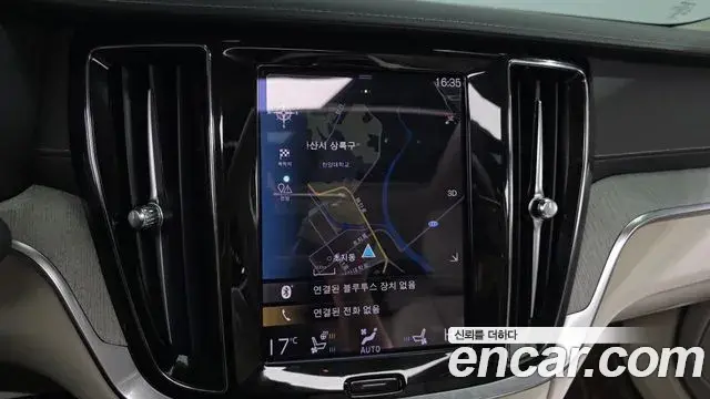 Volvo S60 2021 — Şəkil 28/31