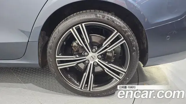 Volvo S60 2021 — Şəkil 31/31