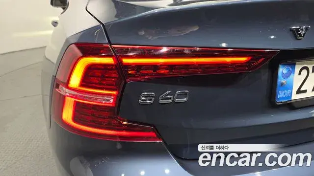Volvo S60 2021 — Şəkil 13/31