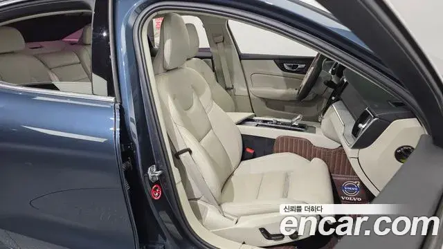 Volvo S60 2021 — Şəkil 8/31