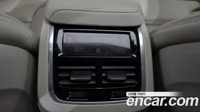Volvo S60 2021 — Şəkil 26/31