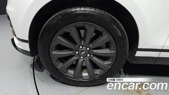 Land Rover Range Rover Velar 2023 — Şəkil 15/33