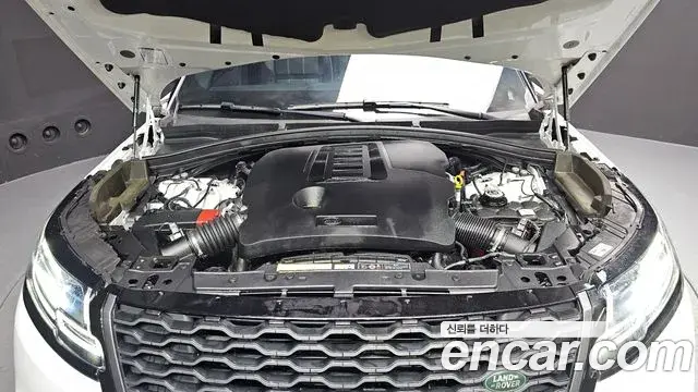 Land Rover Range Rover Velar 2023 — Şəkil 30/33