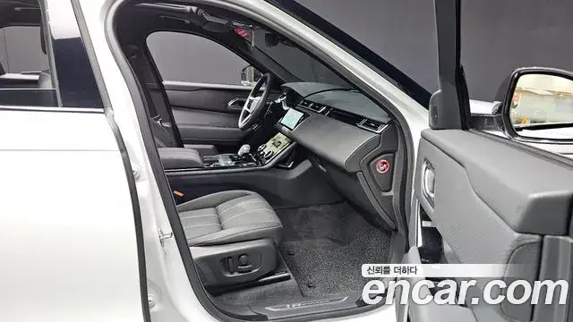 Land Rover Range Rover Velar 2023 — Şəkil 27/33