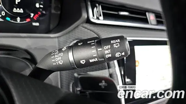Land Rover Range Rover Velar 2023 — Şəkil 6/33