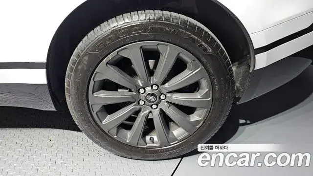 Land Rover Range Rover Velar 2023 — Şəkil 17/33