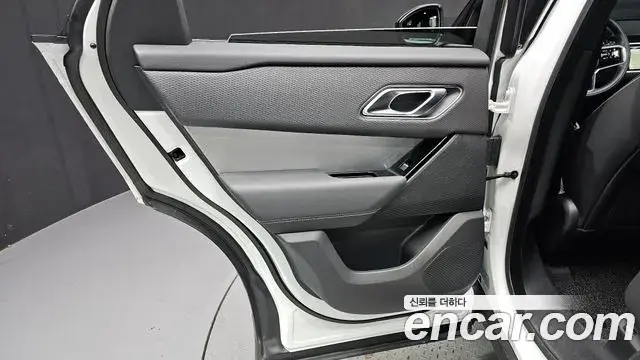 Land Rover Range Rover Velar 2023 — Şəkil 26/33