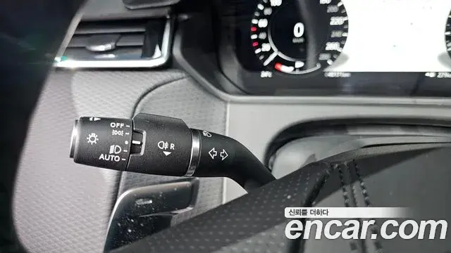 Land Rover Range Rover Velar 2023 — Şəkil 2/33