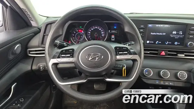 Hyundai The New Avante Hybrid 2022 — ფოტო 8/30