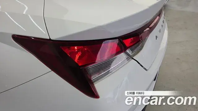 Hyundai The New Avante Hybrid 2022 — ფოტო 13/30