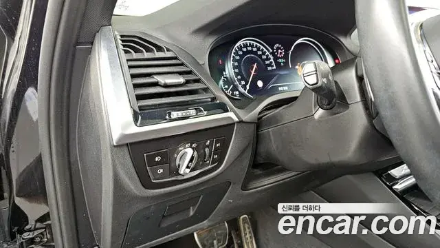 BMW X3 2018 — ფოტო 14/35