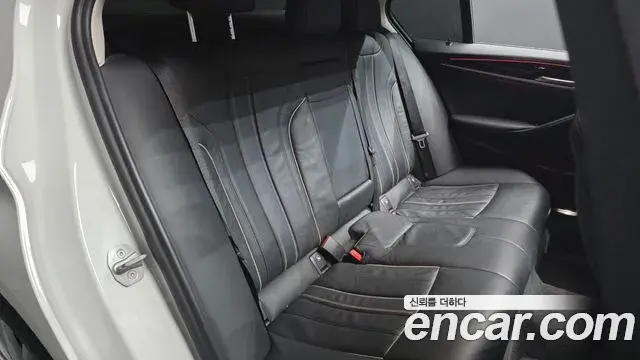BMW 5 Series 2019 — Фото 11/20