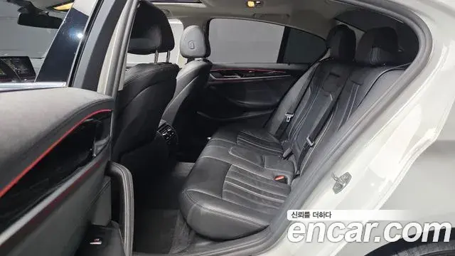 BMW 5 Series 2019 — Фото 12/20
