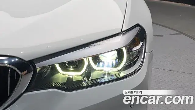 BMW 5 Series 2019 — Photo 22/30