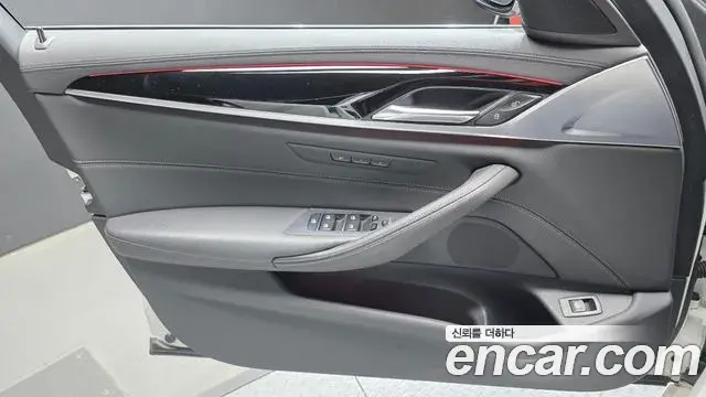 BMW 5 Series 2019 — Photo 13/30