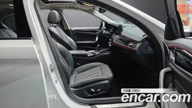 BMW 5 Series 2019 — Photo 30/30