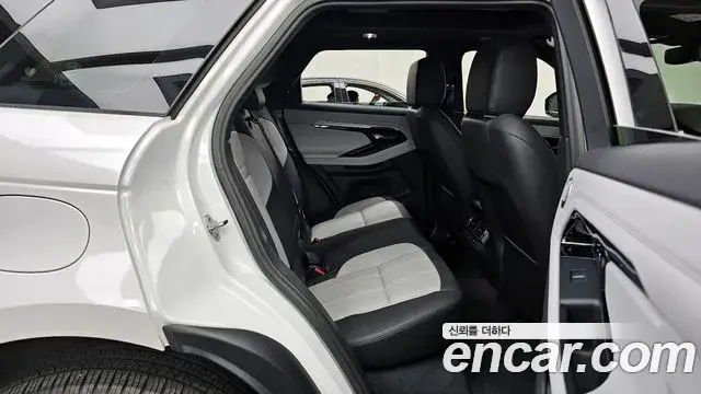 Land Rover Range Rover Evoque 2023 — Фото 12/20