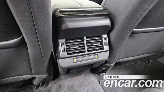 Land Rover Range Rover Evoque 2023 — Фото 19/20