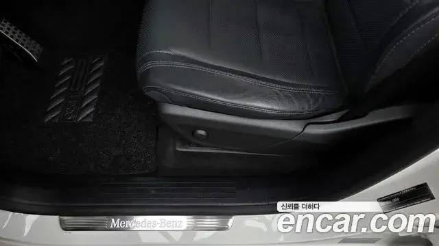Mercedes-Benz GLE-Class 2021 — Şəkil 33/34
