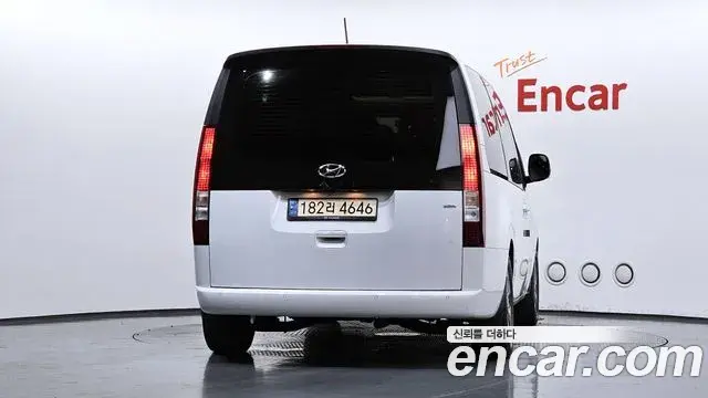 Hyundai Staria 2021 — ფოტო 33/38