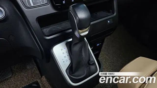 Hyundai Staria 2021 — ფოტო 9/38