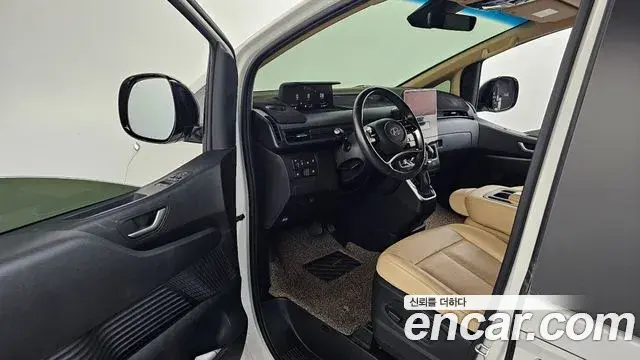 Hyundai Staria 2021 — ფოტო 5/38