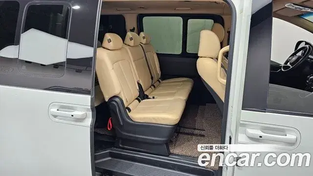 Hyundai Staria 2021 — ფოტო 2/38