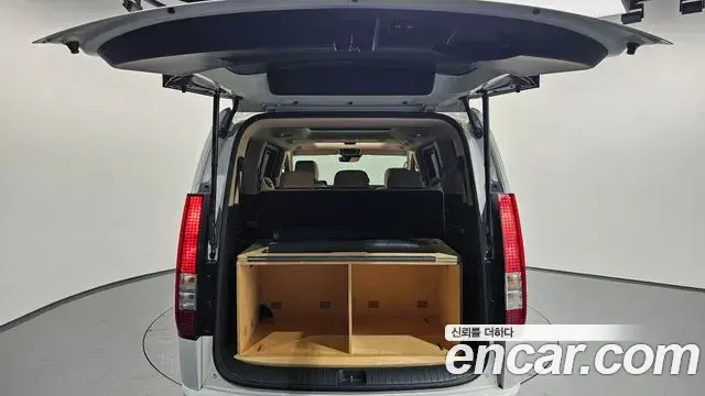 Hyundai Staria 2021 — ფოტო 36/38