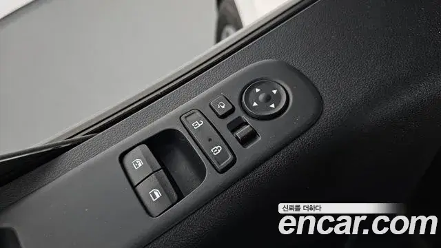 Hyundai Staria 2021 — ფოტო 31/38