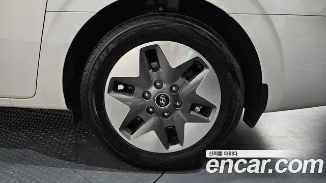 Hyundai Staria 2021 — ფოტო 38/38